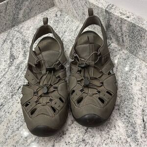 Northside men’s athletic water shoes size 11